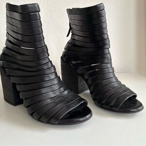 Women's Black Strappy Heeled Sandals